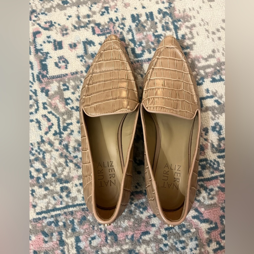 Naturalizer tan loafers